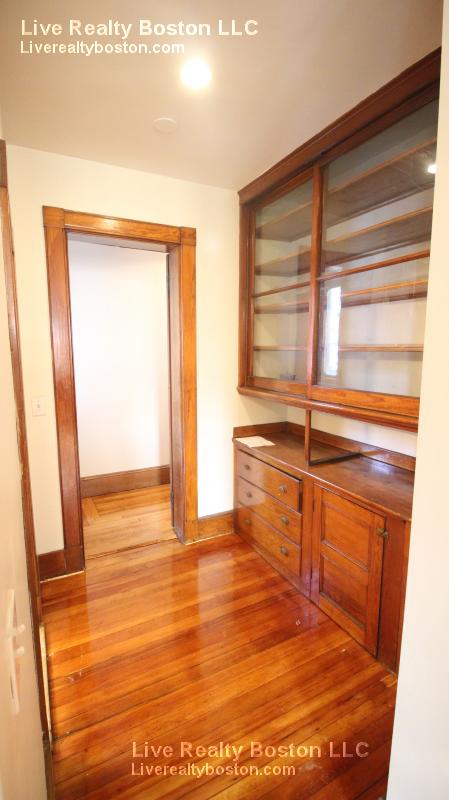 14 Gardner St, Allston