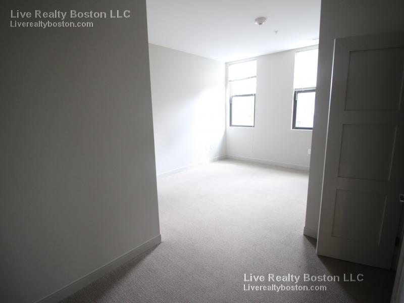 60 Brainerd Rd, Allston