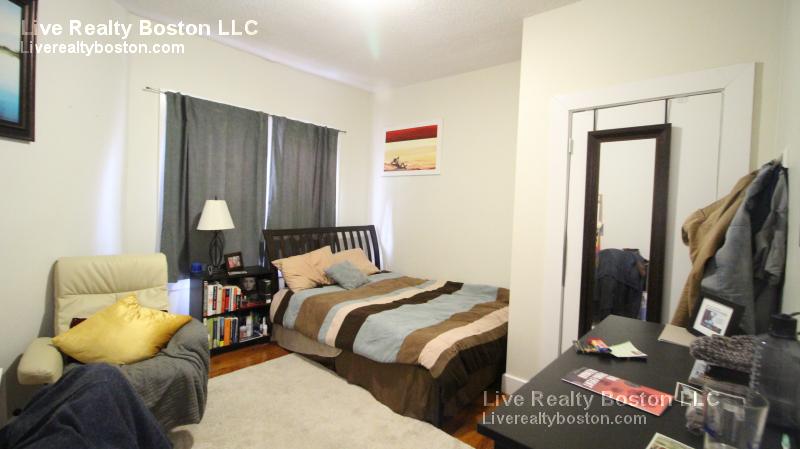 125 Brook St, Brookline Village