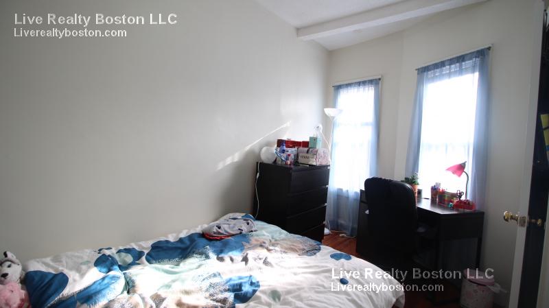 125 Brook St, Brookline Village