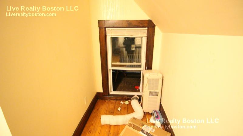 39 Pratt St, Allston