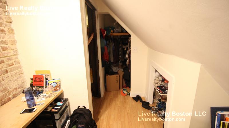 39 Pratt St, Allston