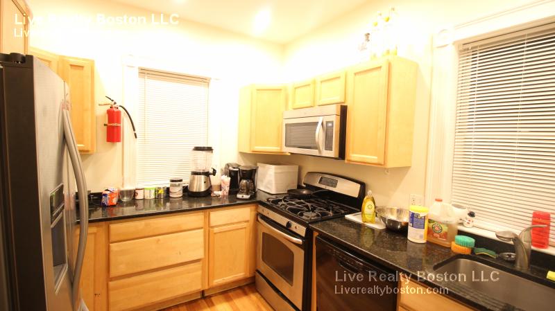 39 Pratt St, Allston