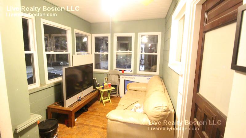 39 Pratt St, Allston