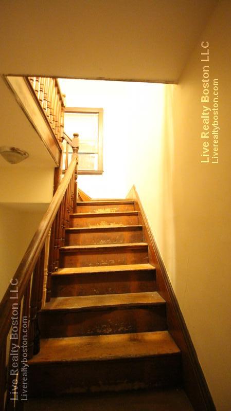 39 Pratt St, Allston