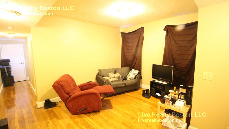 17 Highgate St, Allston