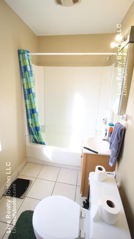 17 Highgate St, Allston