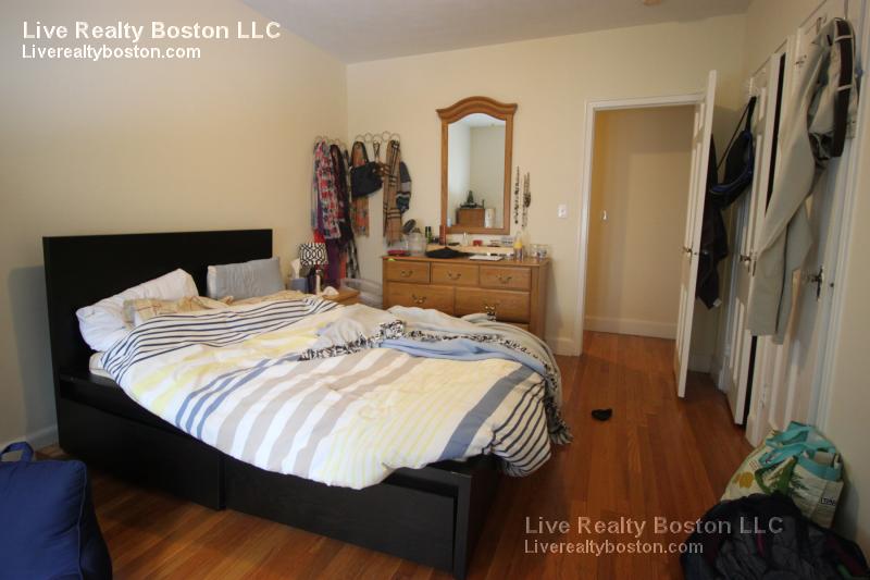 1 bed, 1 bath apartment for rent at 75 Kilsyth Rd Unit 4, Brighton