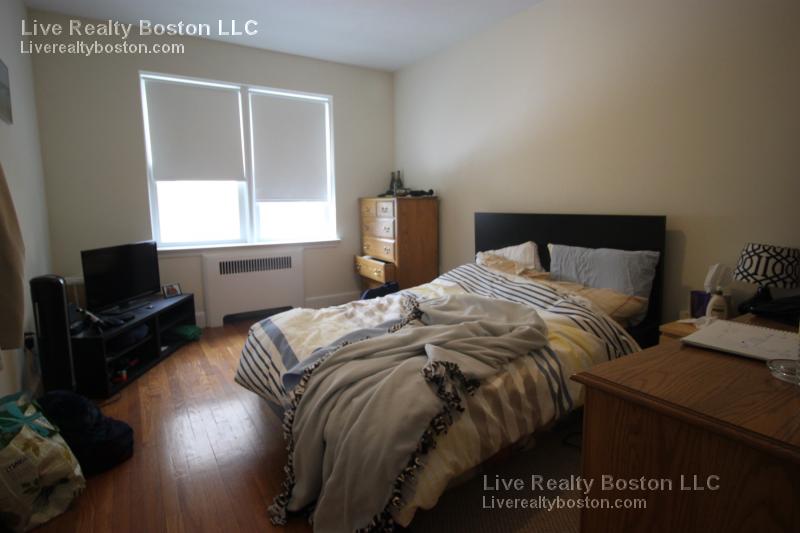 1 bed, 1 bath apartment for rent at 75 Kilsyth Rd Unit 4, Brighton — photo 2 of 15
