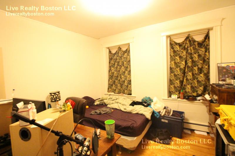 1426 Commonwealth Ave, Brighton