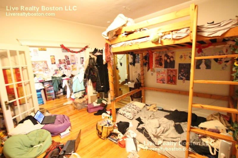 1426 Commonwealth Ave, Brighton