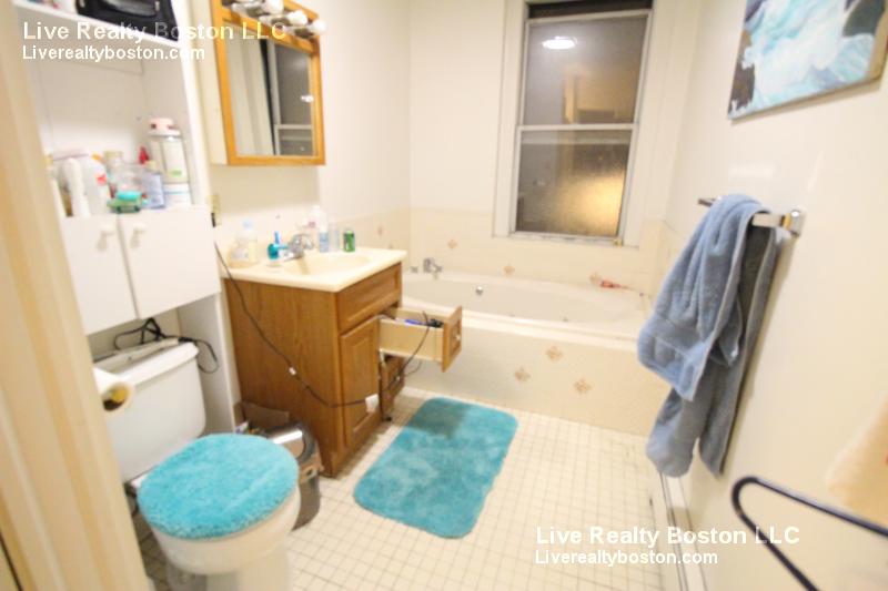 1426 Commonwealth Ave, Brighton