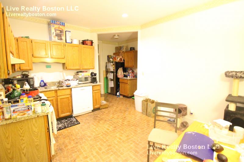 1426 Commonwealth Ave, Brighton