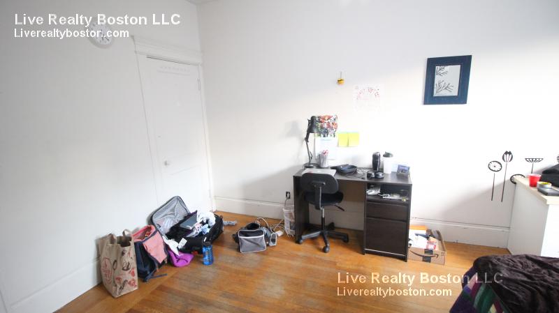 1426 Commonwealth Ave, Brighton