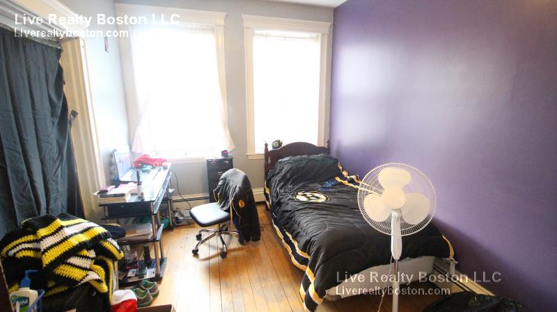 1426 Commonwealth Ave, Brighton