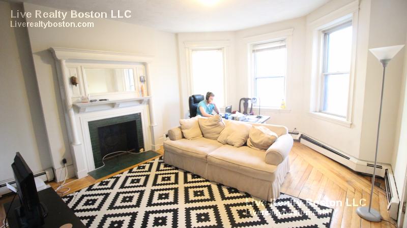 1426 Commonwealth Ave, Brighton