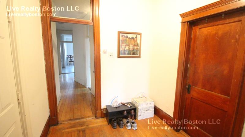 1426 Commonwealth Ave, Brighton