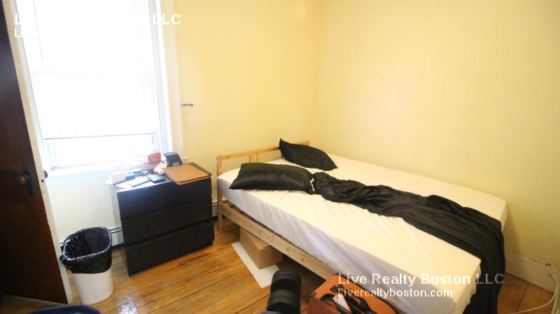 1426 Commonwealth Ave, Brighton