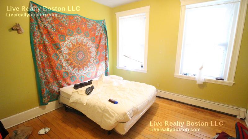 1426 Commonwealth Ave, Brighton