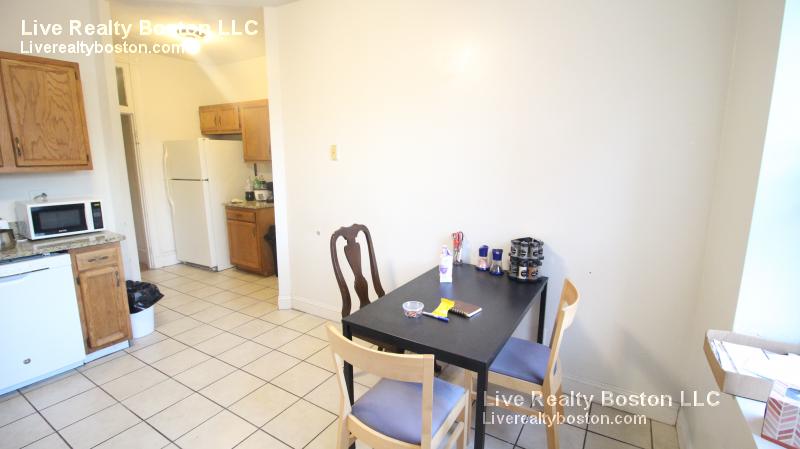 1426 Commonwealth Ave, Brighton