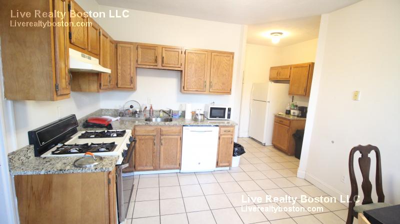 1426 Commonwealth Ave, Brighton