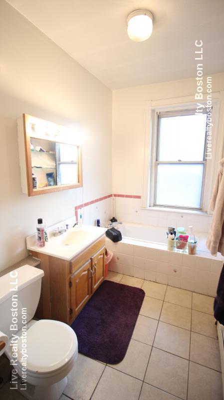 1426 Commonwealth Ave, Brighton