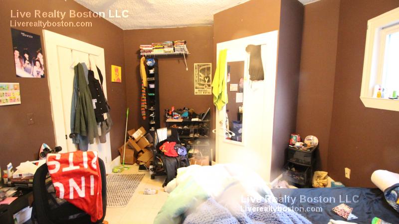 121 Brook St, Brookline Hills