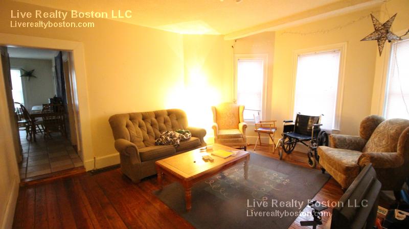 121 Brook St, Brookline Hills