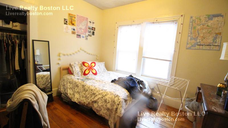 121 Brook St, Brookline Hills