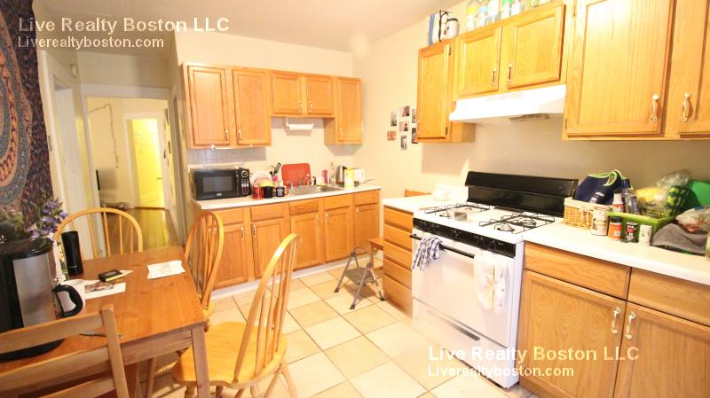 121 Brook St, Brookline Hills