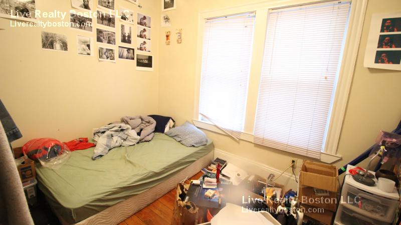 121 Brook St, Brookline Hills