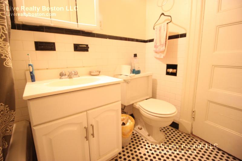 48 Babcock St, Coolidge Corner