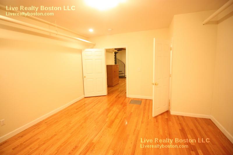 18 Euston St, Brookline Village