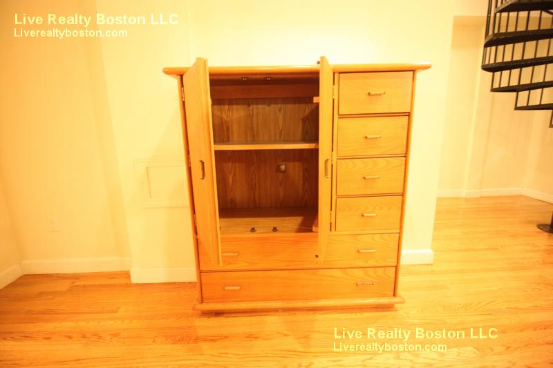 18 Euston St, Brookline Village