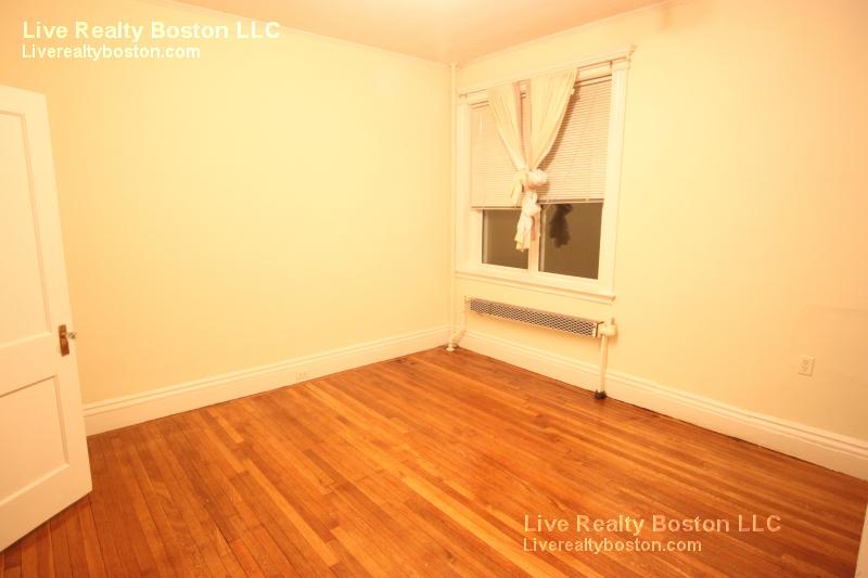 18 Euston St, Brookline Village