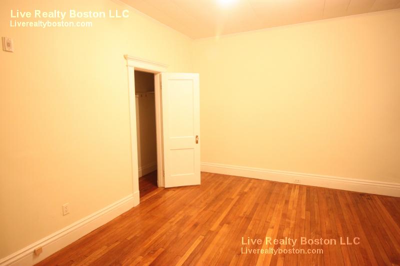 18 Euston St, Brookline Village