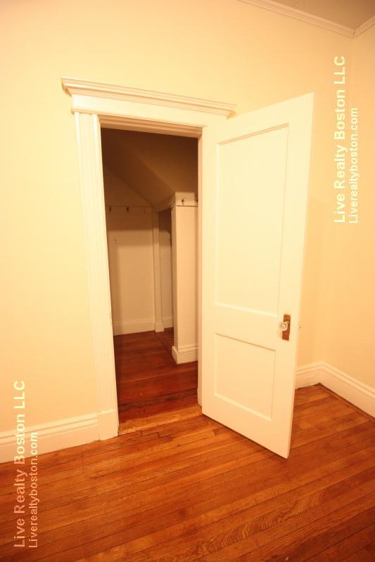 18 Euston St, Brookline Village