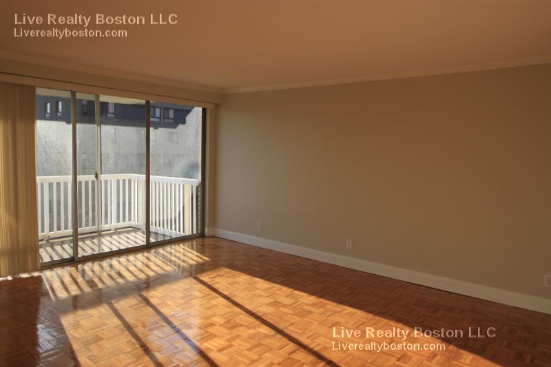 1530 Beacon St, Brookline Hills