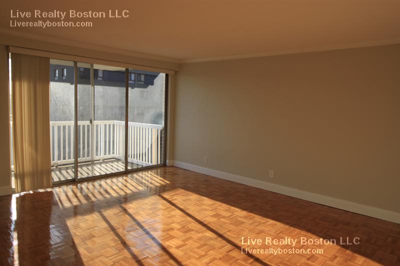 1530 Beacon St, Brookline Hills