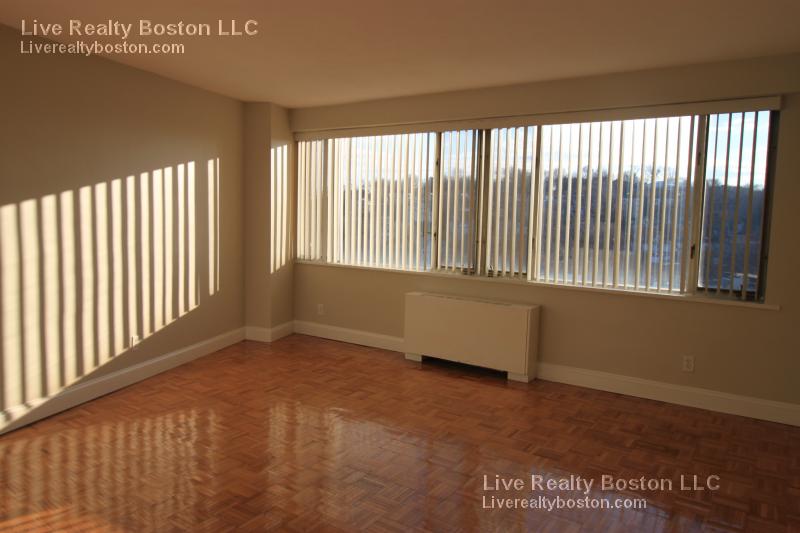 1530 Beacon St, Brookline Hills