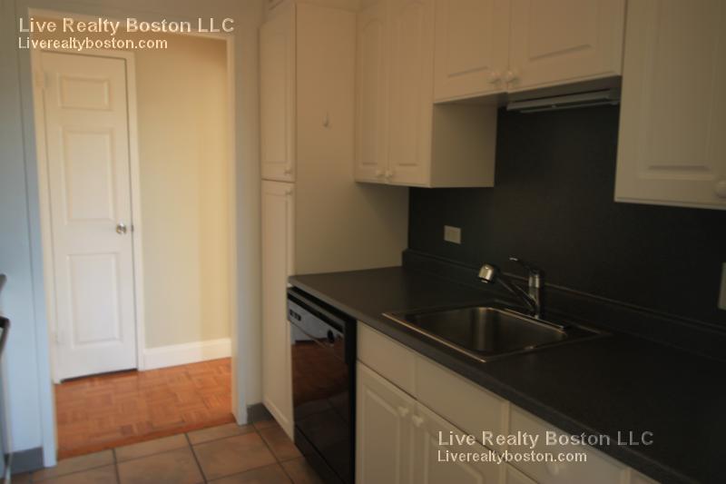 1530 Beacon St, Brookline Hills