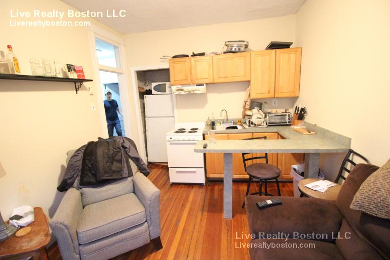 883 Huntington, Mission Hill