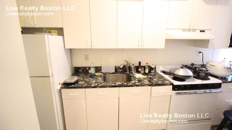 208 Winthrop Rd, Brookline Hills