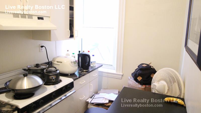 208 Winthrop Rd, Brookline Hills