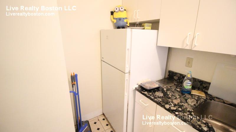 208 Winthrop Rd, Brookline Hills