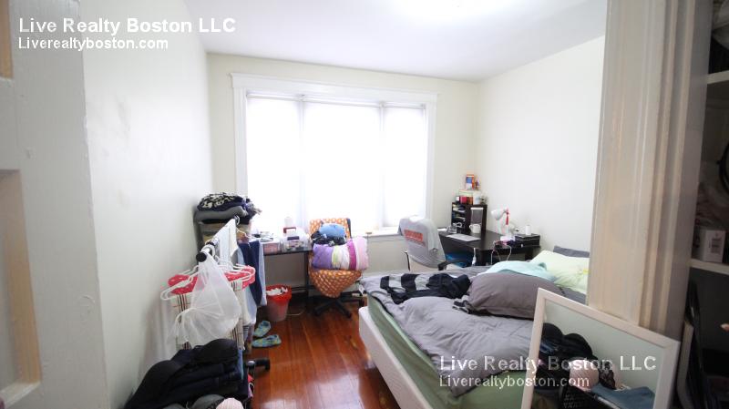 208 Winthrop Rd, Brookline Hills