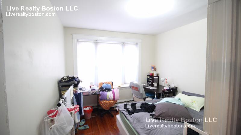 208 Winthrop Rd, Brookline Hills