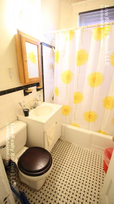 208 Winthrop Rd, Brookline Hills