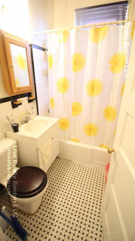 208 Winthrop Rd, Brookline Hills