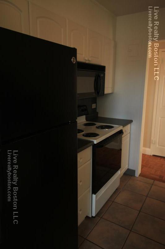 1530 Beacon St, Brookline Hills